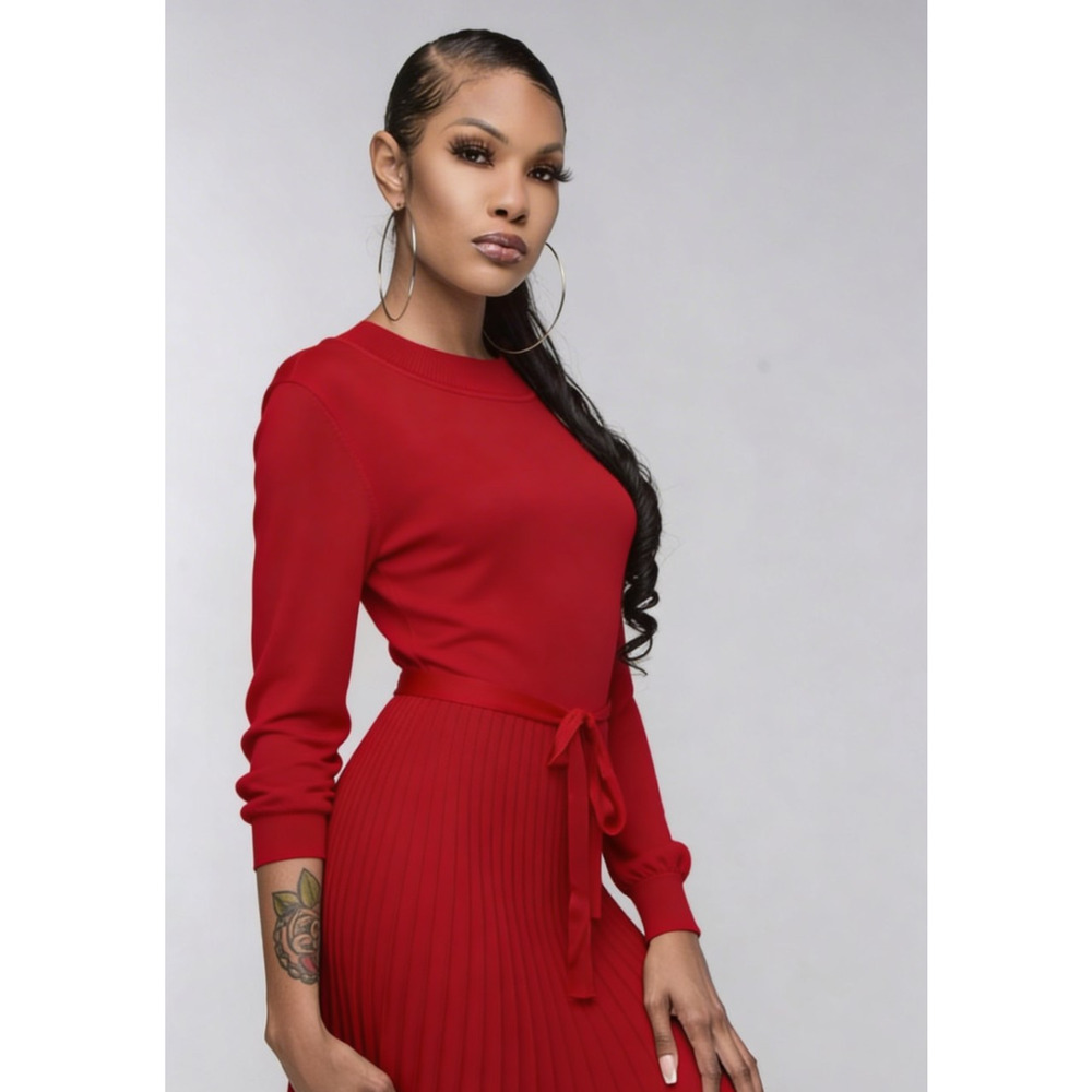 Vibrant red sweatet dress by Nina Leonard. Crewneck silhouette with fine ribbing